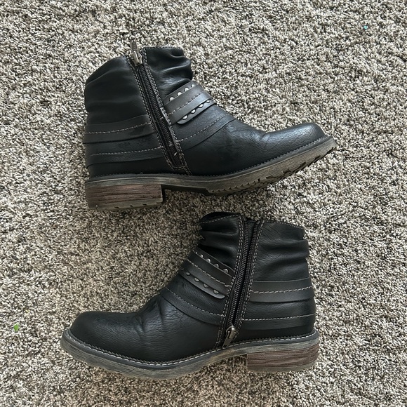 Spring step boots - Picture 2 of 2